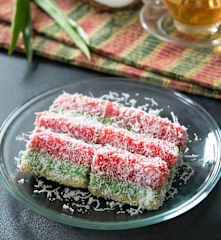 Kue Sagu Mutiara (Steamed Sago Cake)
