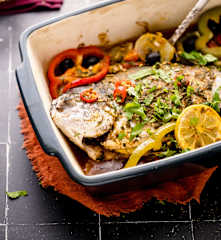 Fırında Chermoula Soslu Sebzeli Çipura