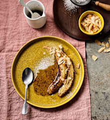 Plátanos con salsa de coco y canela al vacío