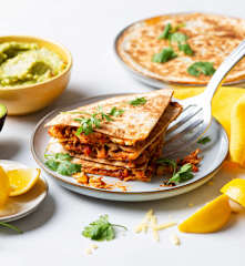 Sincronizadas de pollo, tomate y cilantro