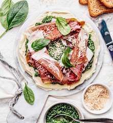 Planche de beurre au pesto d'épinards