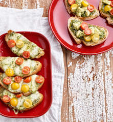 Bruschetta com pesto e tomate