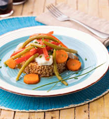Sorgo con platessa e arcobaleno di verdure