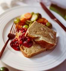 Paranussbraten mit Preiselbeersauce und Rosenkohl