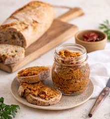 Pasta z kaszy jaglanej i suszonych pomidorów