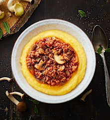 Polenta con funghi e salsiccia
