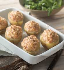 Patatas rellenas de jamón y gambas