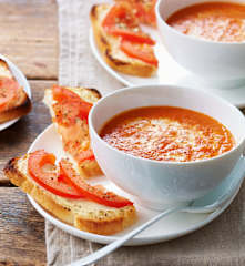 Soupe à la tomate, tartines de fromage fondu