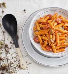 Penne com chouriço e cogumelos