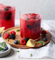 Berry mojito mocktail