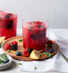 Μοχίτο με μούρα χωρίς αλκοόλ