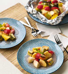 Macedonia de frutas en papillote