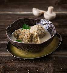 Pilzknöderl mit Krensauce (vegan)