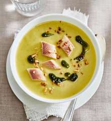 Knollenselleriesuppe mit Räucherforelle