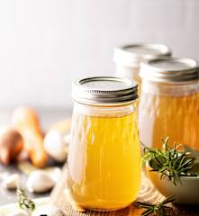 Gemüsefond aus Gemüseschalen