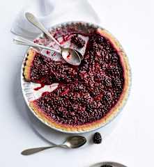 Tarta de moras con masa sablé de almendra
