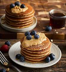 Pancake con sciroppo d'acero e burro di arachidi