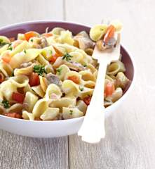 Insalata di pasta, vongole e carciofi