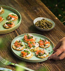 Mini placki ziemniaczane z serkiem i łososiem (TM7, TM6)