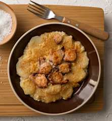 Huevos rotos con patatas y pulpo