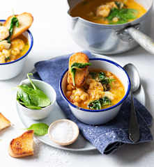 Potaje de cuaresma con langostinos