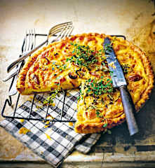 Quiche aux deux fromages et ail confit