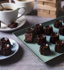 Cannelés de chocolate