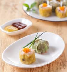 Pork and coriander steamed dumplings (shumai)