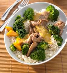 Mango-Hähnchen mit Brokkoli und Reis