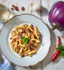 Caserecce ai semi, uvetta e melanzane (vegan)