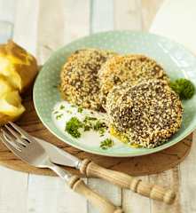 Erdäpfel-Reis-Dukaten im Sesam-Mohn-Mantel