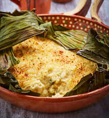 Tamal de cazuela con rajas