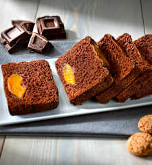 Plumcake con cioccolato e pesche