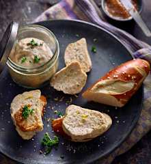 Bílá klobása ve skle