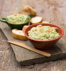 Guacamole z gruszką i orzechami nerkowca