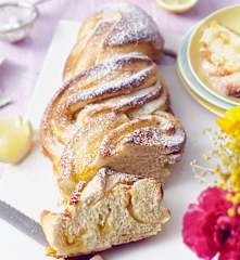 Lemon-Curd-Striezel