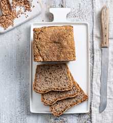 Chleb żytni na zakwasie z siemieniem lnianym