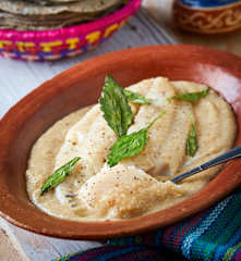 Pescado con mole blanco