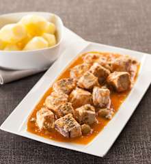 Tuna with Tomato Sauce, Capers and Olives