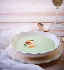 Sopa fría de pepino y camarones