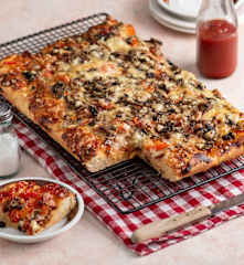 Retro pizza na grubym cieście (TM5)