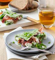 Green egg whites and ham omelette