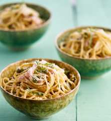 Linguine com ervilhas e fiambre
