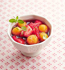 Soupe fraise-melon à la crème de cassis