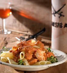 Penne mit Thunfisch-Bolognese