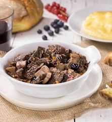 Cinghiale ai frutti di bosco