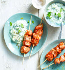 Brochettes tandoori, raïta de concombre