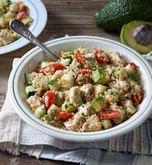 Quinoa salad with chicken and avocado