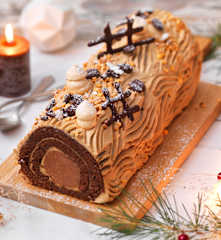 Bûche roulée chocolat-café, cœur praliné-chocolat
