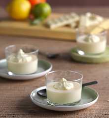 Natillas de chocolate blanco con nata de cítricos